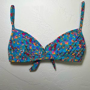 O’Neill swimming suit top SIZE M